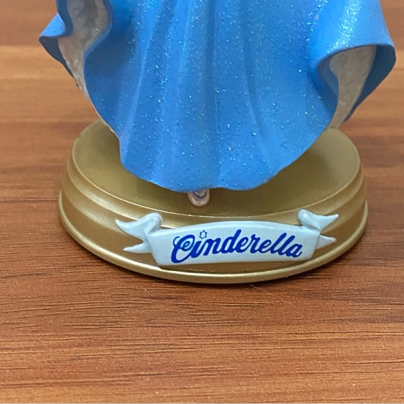 Vintage 1997 DISNEY Hallmark Cinderella Christmas Tree Ornament - Picture 13 of 15